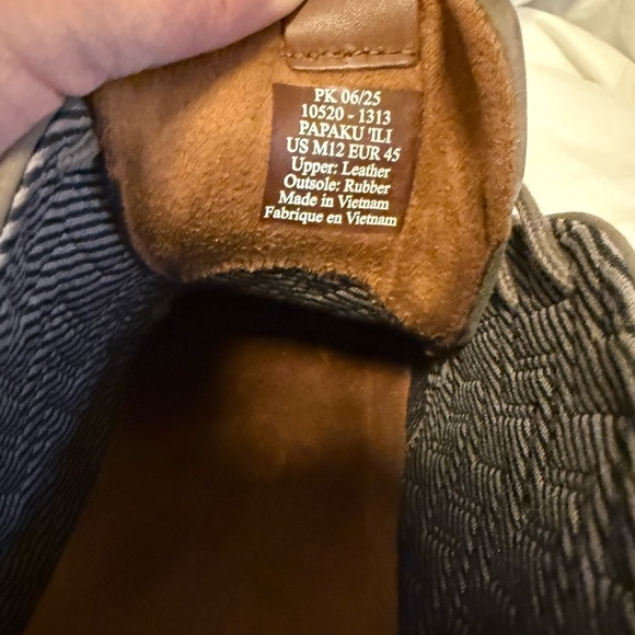 NWOT.   Olukai Papaku Mens leather chukka boots.  Size 12 - Picture 5 of 11